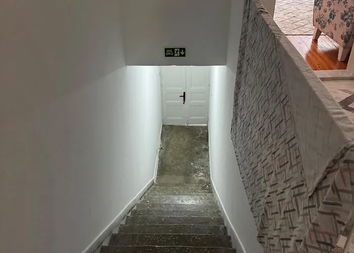 Close To Everywhere In The Center * 페티예